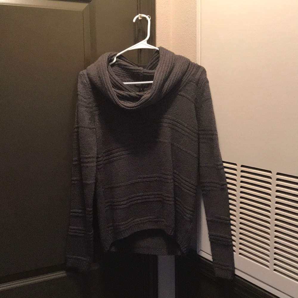 Grey long sleeve top Size: M
